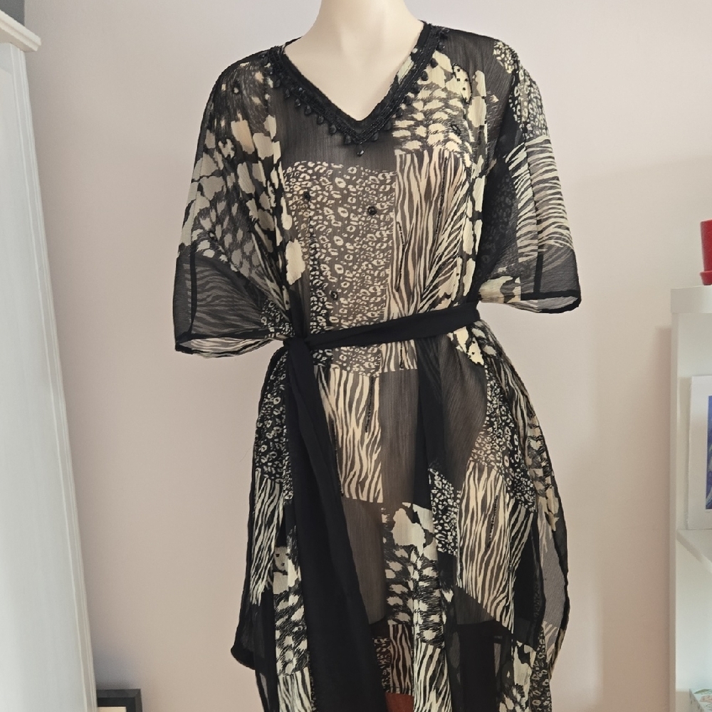 Chic Black and Cream Women's Swim Coverup